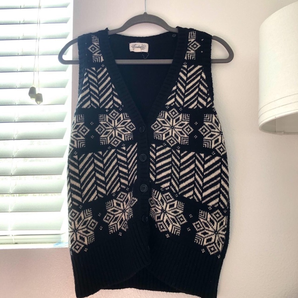 BOUTIQUE XXI’s VEST